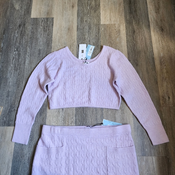 NWT SET HIGH-RISE MIDI SWEATER SKIRT AND TOP SWEATER - Picture 3 of 15